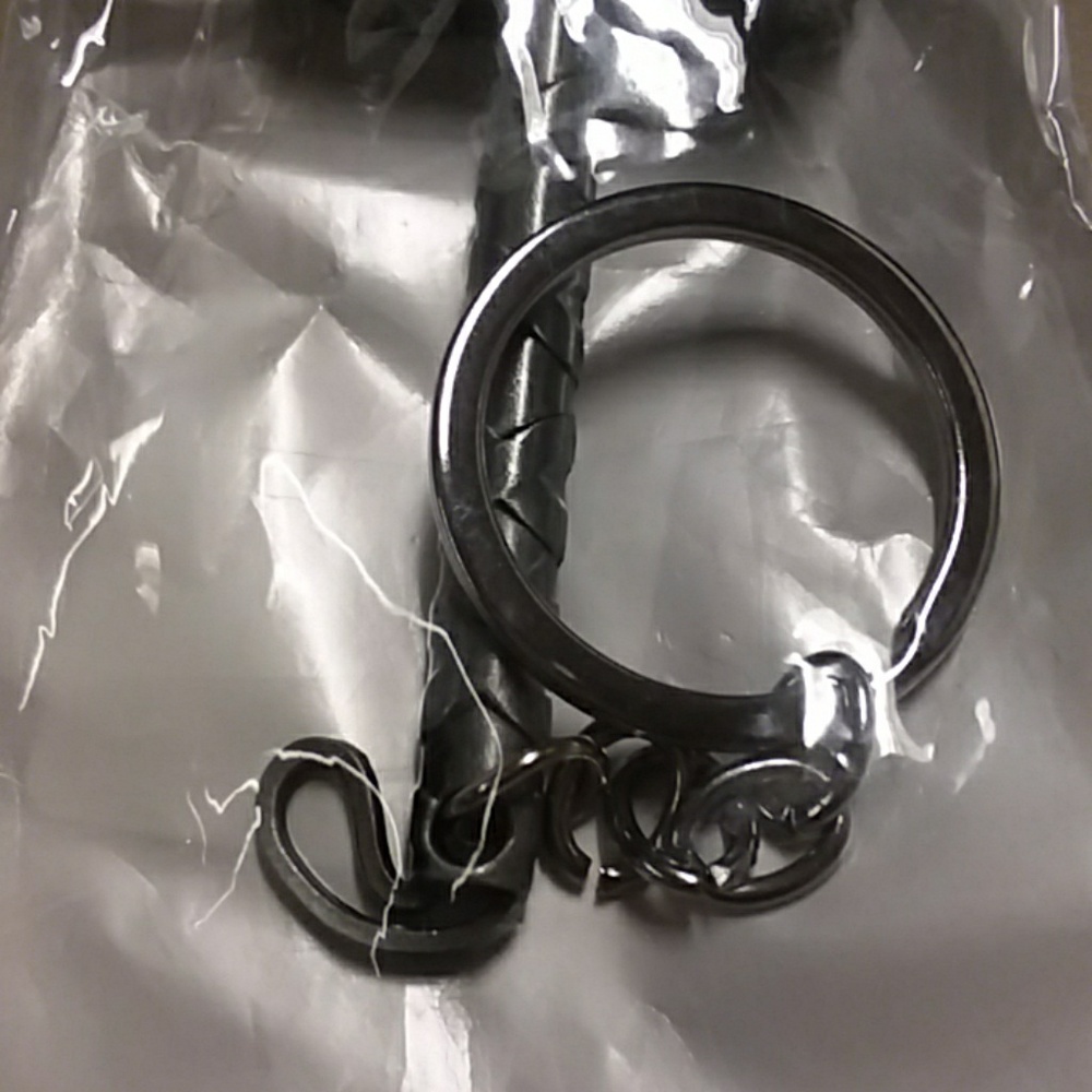 🆕️Thor hammer keychain in silver - Picture 6 of 6